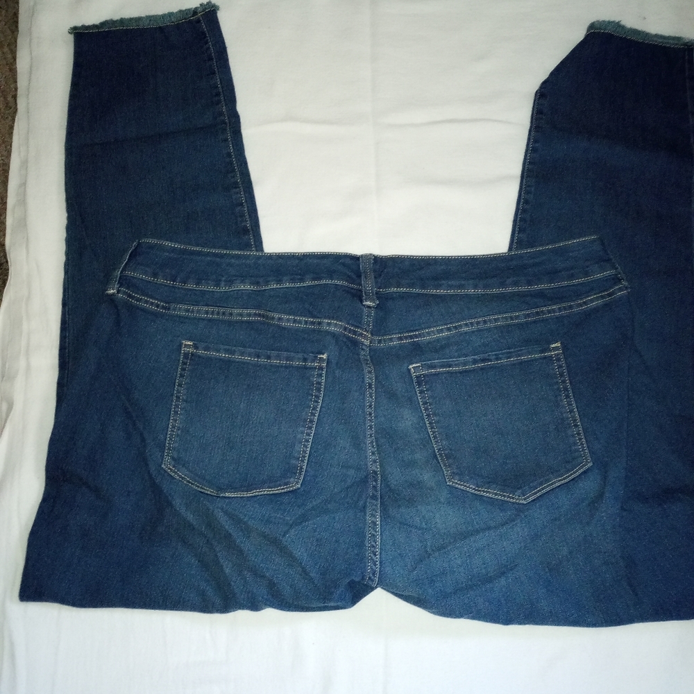 NWT ARIZONA JEAN CO - Plus 20 JUNIORS Medium Wash Denim Jeans  77% Cotton - Picture 4 of 13